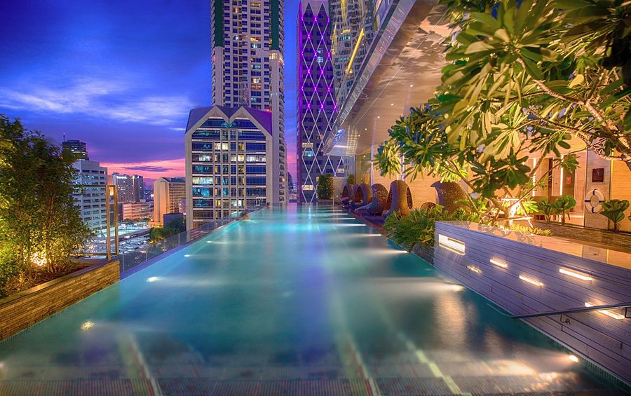 signature infinity pool