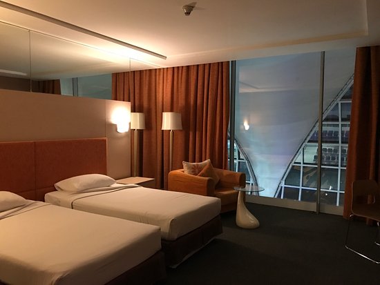 Vibhavadi Hospital 11 louis tavern hotel