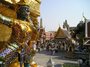 The Melting Pot of Bangkok: the City's Rich Heritage and Diversity 1 The Melting Pot of Bangkok The Melting Pot of Bangkok: the City's Rich Heritage and Diversity
