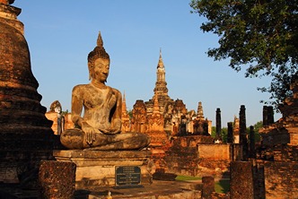 The Melting Pot of Bangkok: the City's Rich Heritage and Diversity 8 The Melting Pot of Bangkok The Melting Pot of Bangkok: the City's Rich Heritage and Diversity