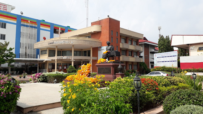 Satri Witthaya 2 School5