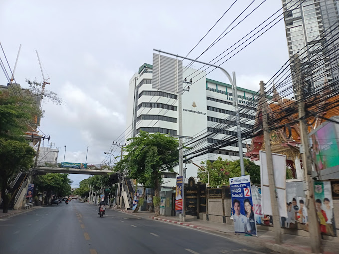 Wat Suthiwararam School 7 Wat Suthiwararam School2